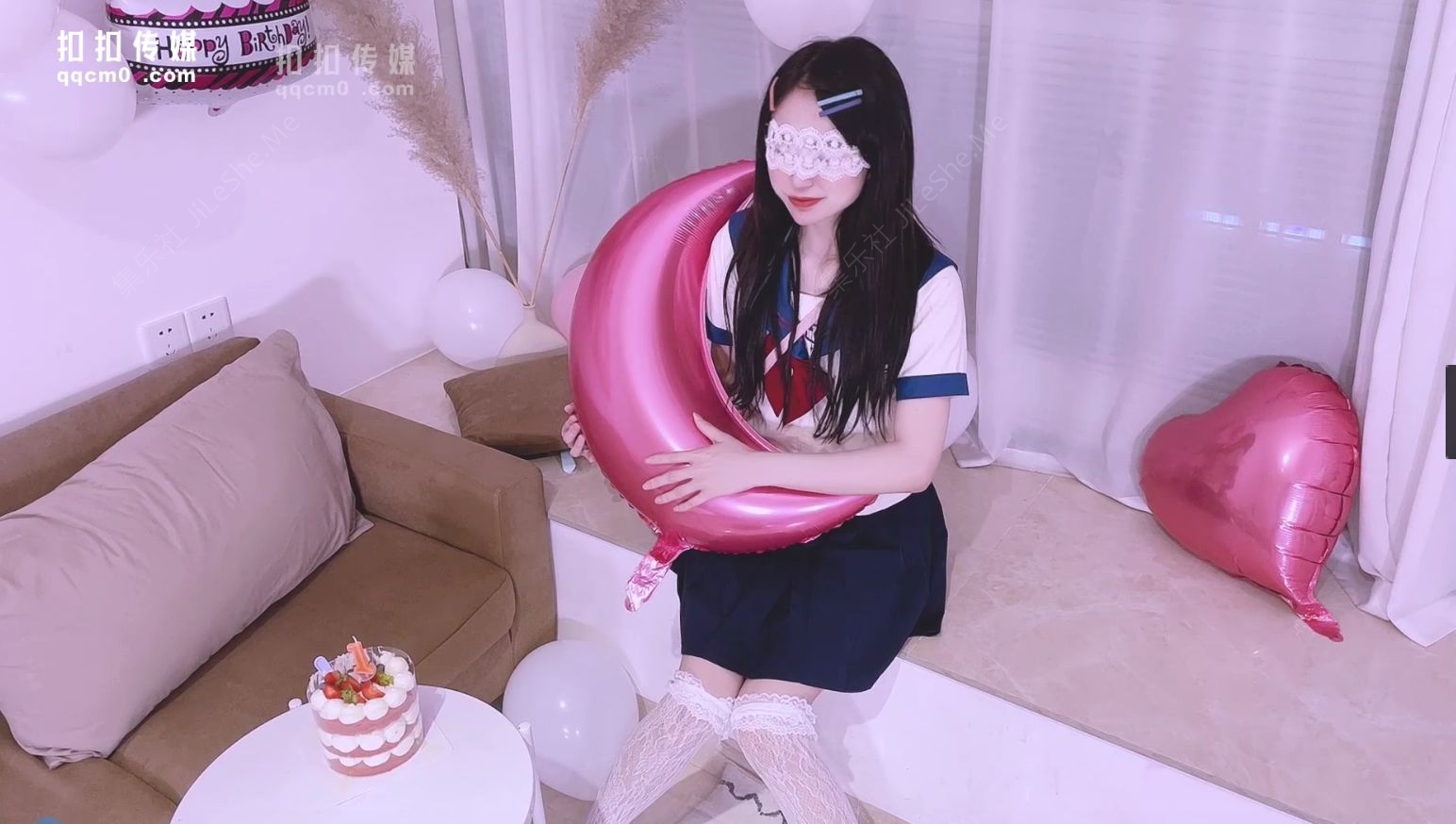 图片[1]-扣扣传媒 FSOG007 超人气网红女神 ▌不见星空▌甜美萌妹生日遭灌醉 湿滑白虎无比吸精-集乐社