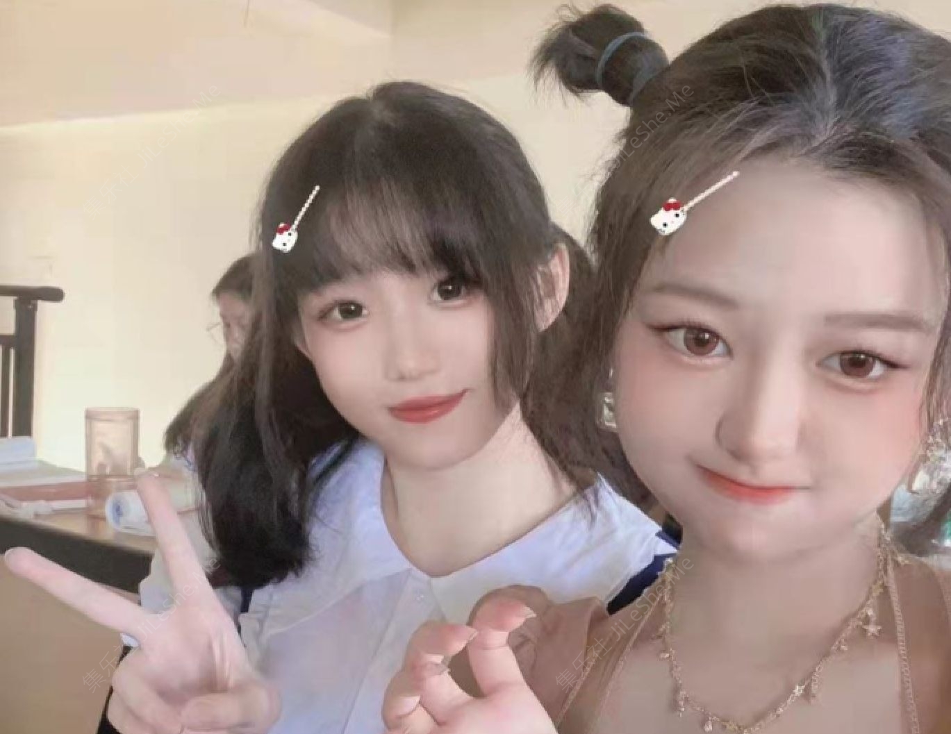 图片[2]-《网曝㊙️校园門事件》广东某职业学院✅卡哇伊清纯学生妹酒店露脸3P✅场面堪比AV对比一下生活照反差好大【47P+1V/794MB】-集乐社