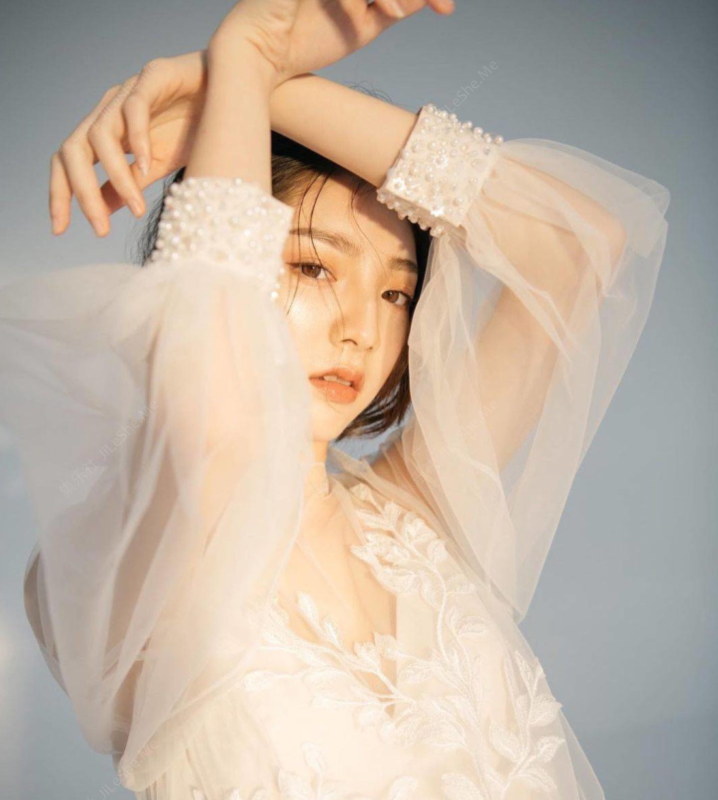 图片[3]-《重磅炸弹女神私拍》顶爆了！高颜气质长腿知名模特小姐姐私房拍摄换衣被记录加射精~年轻~水嫩~无水4K【5p+41v/4.2GB】-集乐社