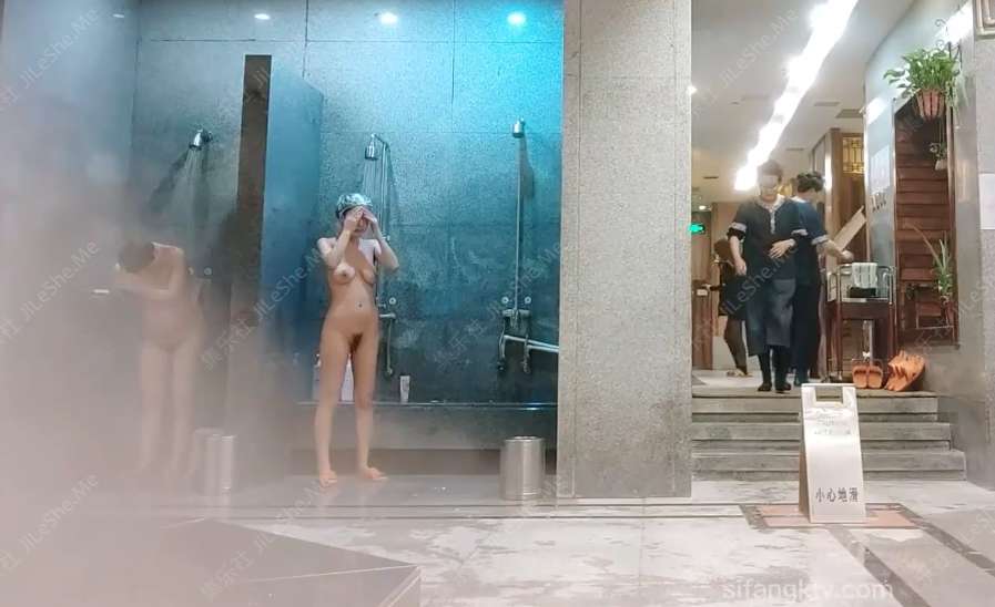 图片[2]-澡堂子偷窥多位大奶子美少妇走路一晃一晃的【374MB】-集乐社