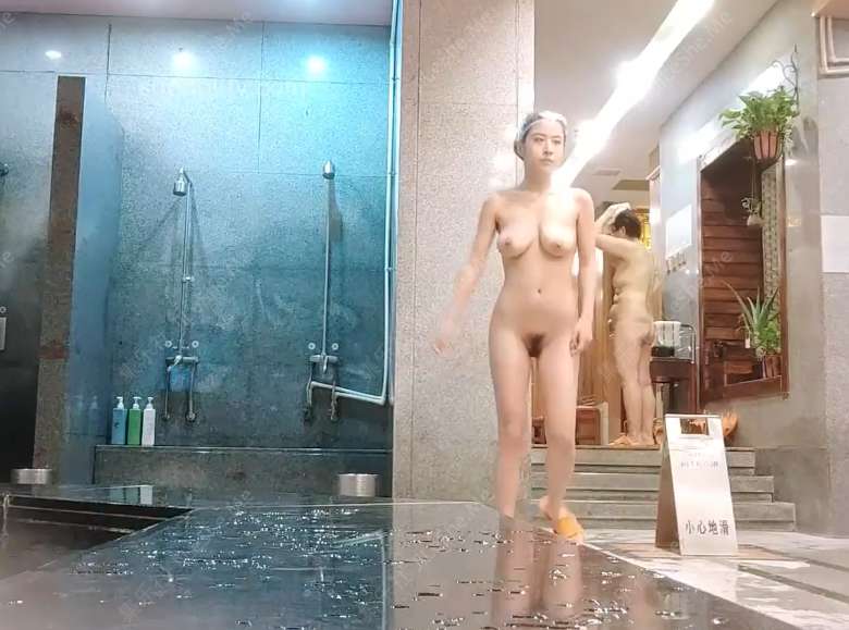 图片[1]-澡堂子偷窥多位大奶子美少妇走路一晃一晃的【374MB】-集乐社