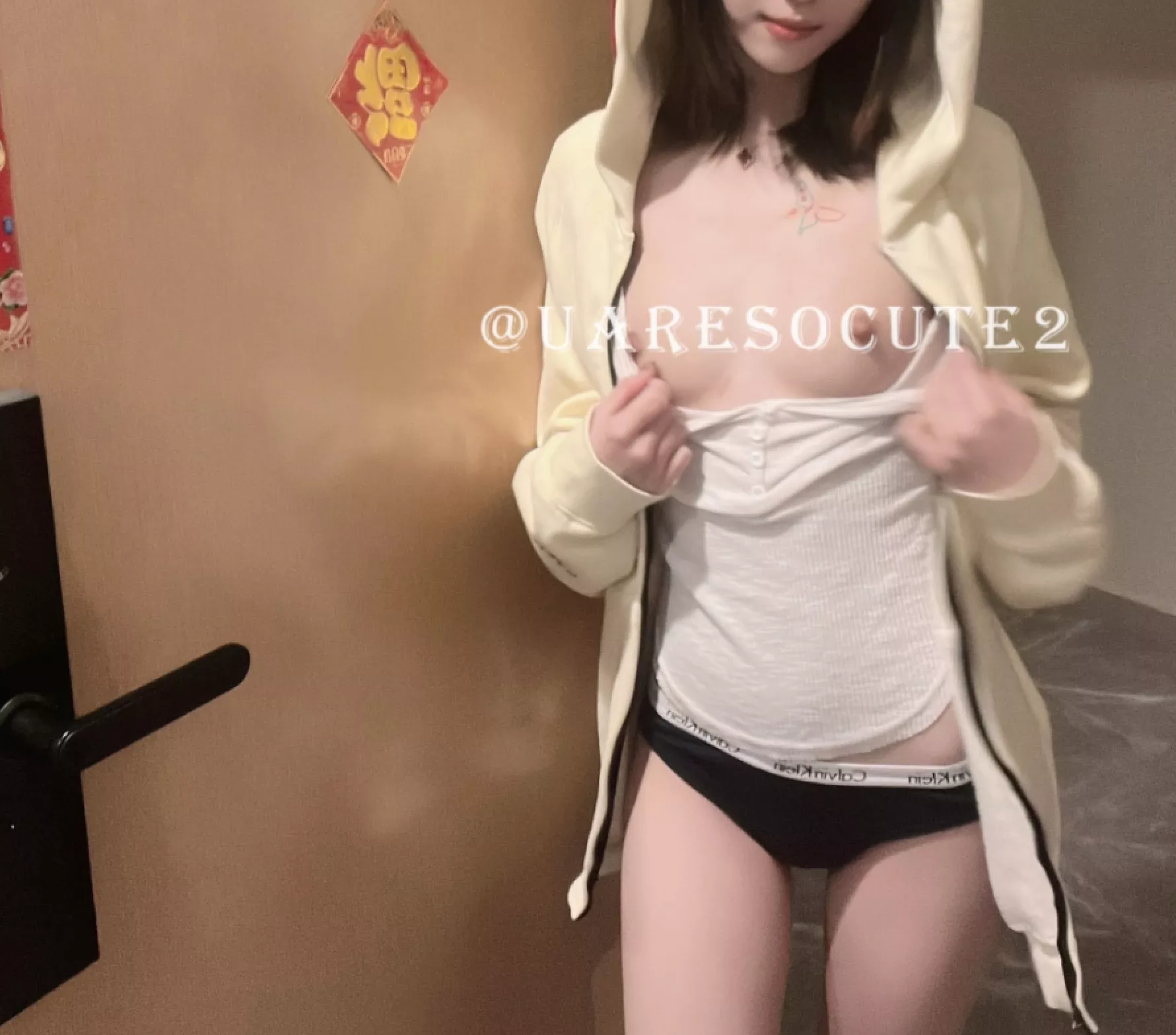 图片[1]-终极反差露脸女神！不做万人追淑女却要做金主的小母狗，被土豪爸爸圈养的可盐可甜气质美女uare私拍调教视图【546MB】-集乐社