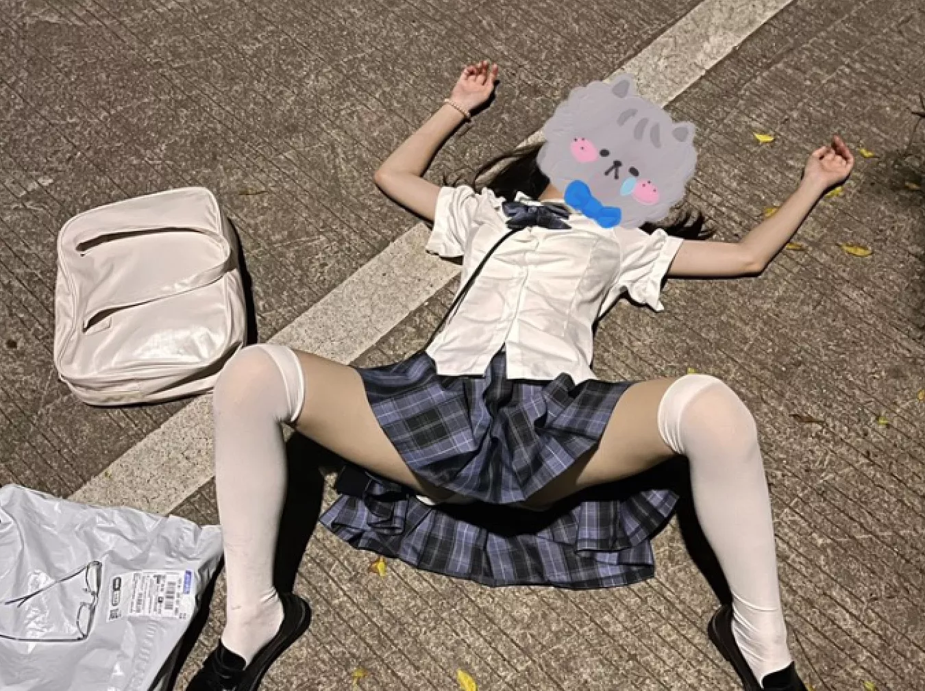 图片[3]-【采花小盗-caihuaxiaothief】，让大学生女友喝尿、内射后自己吃药、火车上口交、工位上女儿跪着口交。-集乐社
