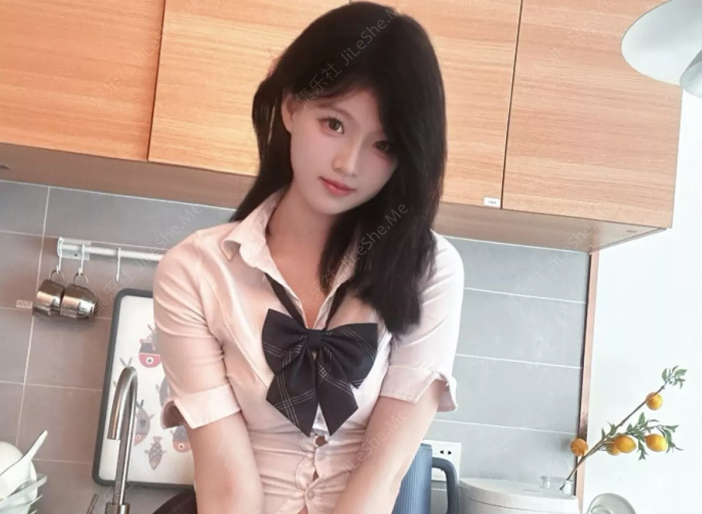 图片[2]-⚡高颜值露脸 极品女神『某不知名兔』紧张刺激露出挑战！在大平台脱掉衣服漫步 来了一堆人 对视上了 给我吓得魂没了【15V＋19P/203M】-集乐社