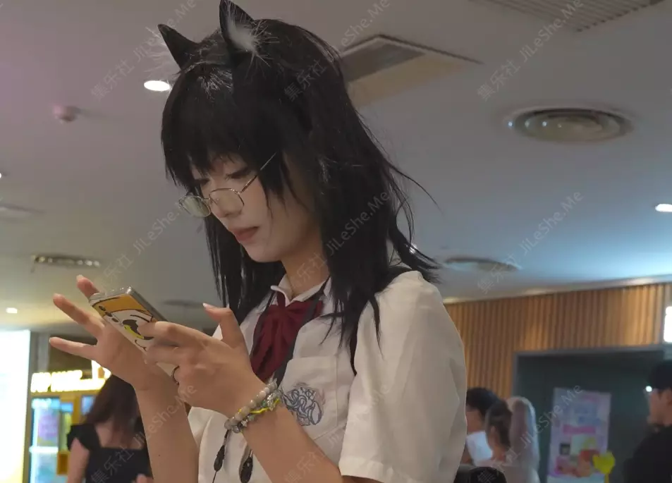 (BC无内6)⭐制服jk眼镜娘无内逛街..丰满肉臀弯腰13好黑-集乐社