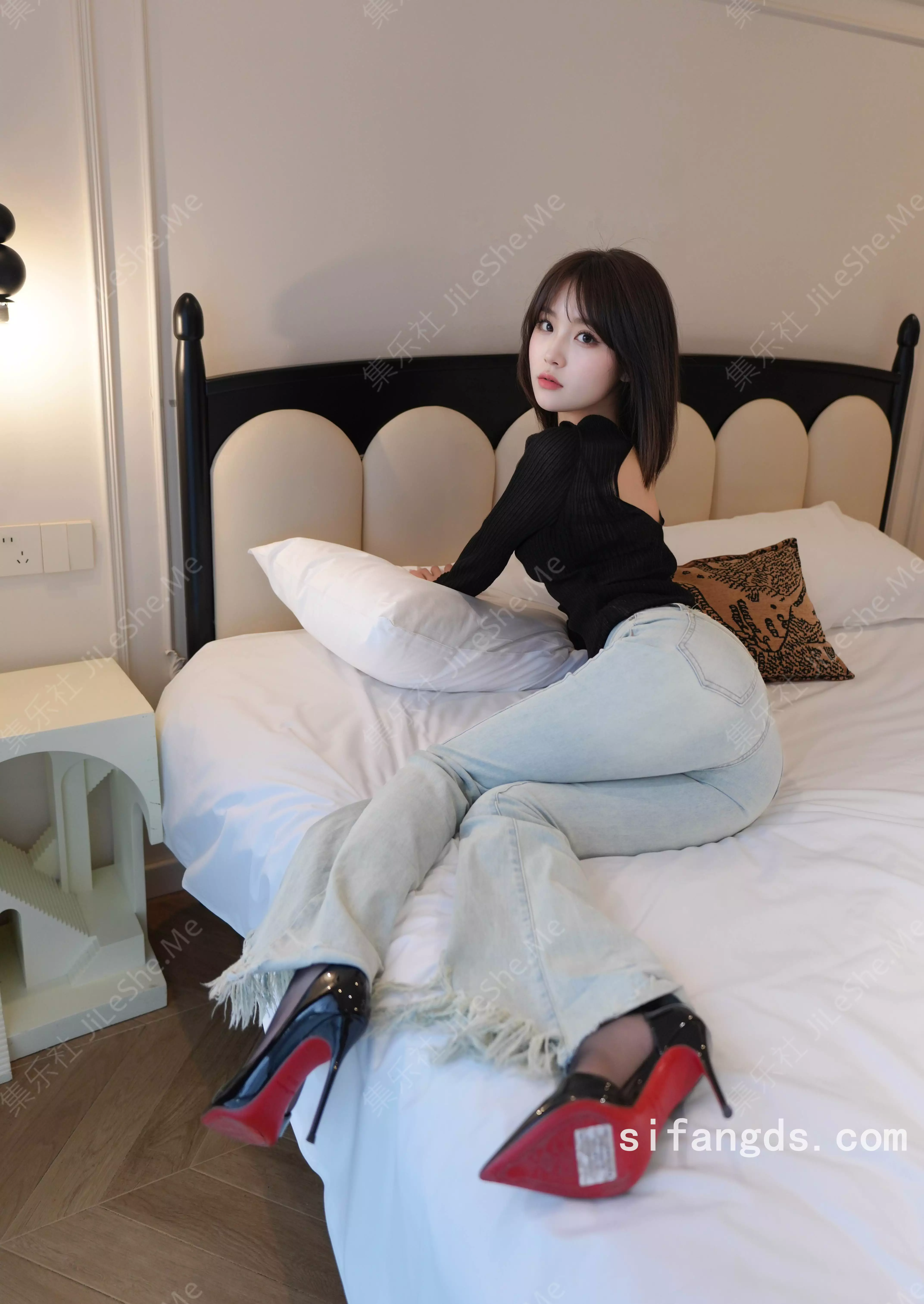 图片[1]-秀人网 阿汁/汁汁✨高颜值美女 牛仔裤 大尺度粉鲍嫩乳 乳钉穿透【78P+492M】-集乐社