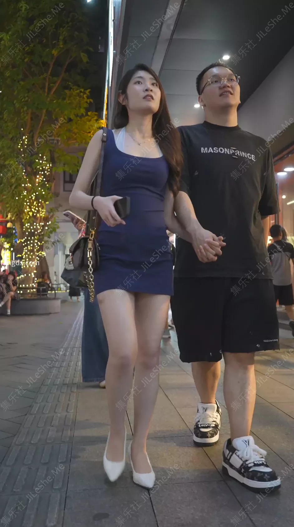 图片[4]-(BC-AA-466)极品短裙美女买鞋..镜子反光直接露内裤给你看-集乐社