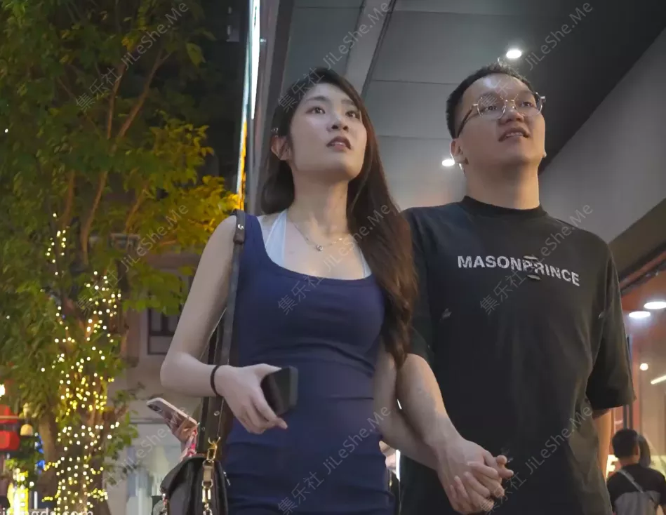 (BC-AA-466)极品短裙美女买鞋..镜子反光直接露内裤给你看-集乐社